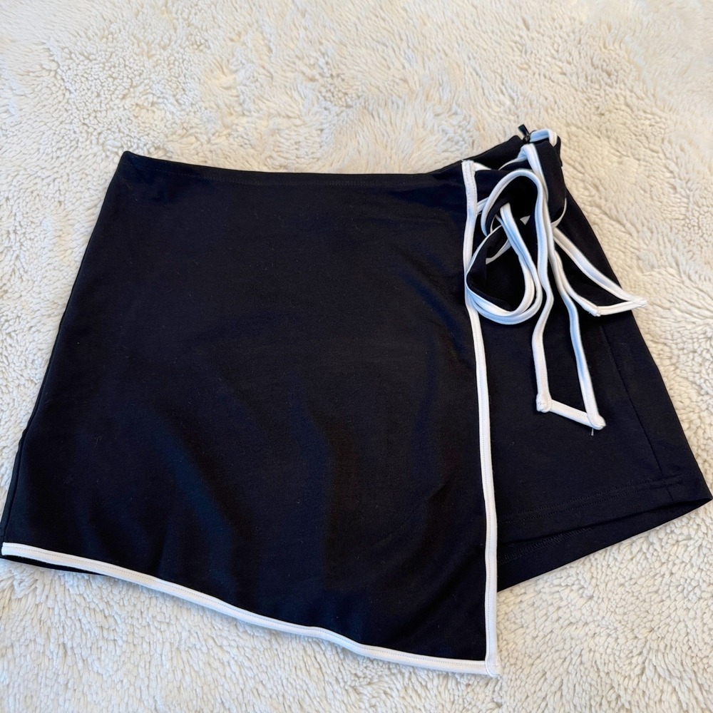 Forever 21 Women Black White Wrap Tie Skort Side Zip EC-SAMARA0913 Size M NWT